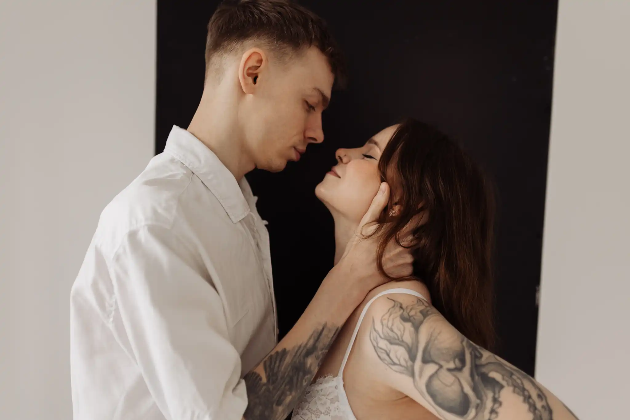 minimalistyczna sesja ciążowa w studio Kraków